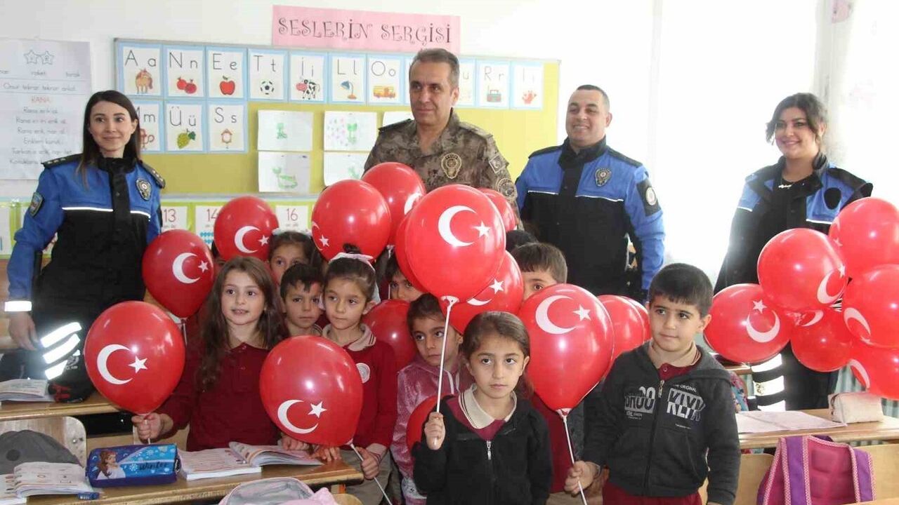 Şırnak Emniyet Müdürü Volkan Sazak'tan Şehit Şafak Evran İlkokulu'na Sürpriz Ziyaret