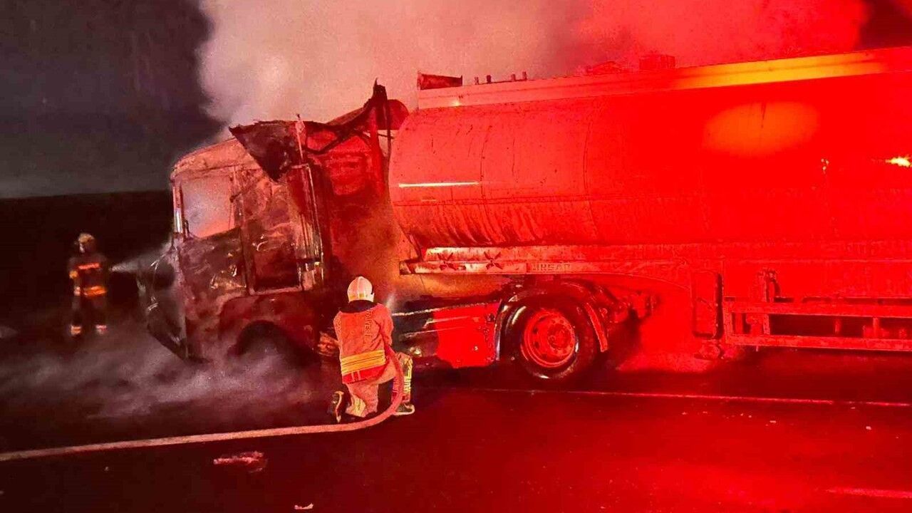 Şırnak İdil'de Seyir Halindeki Tır Alev Aldı