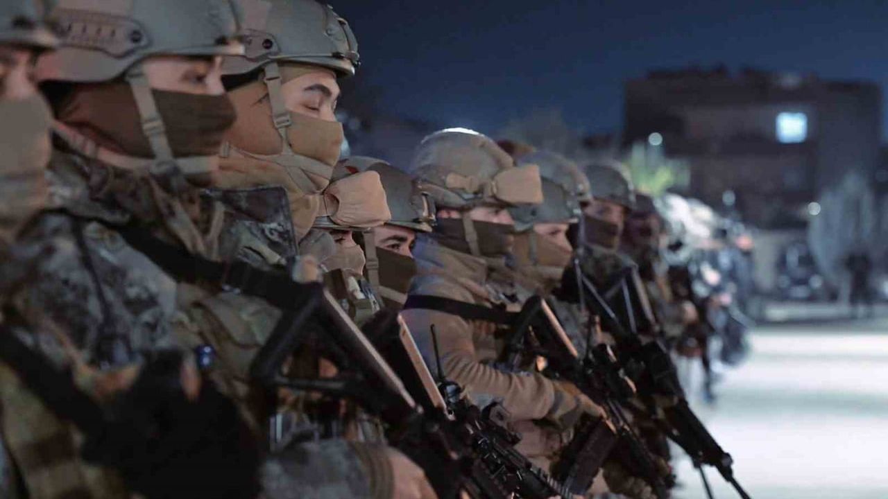 Şırnak'ta 2 milyon 630 bin TL'lik kaçak ürün ele geçirildi — 11 gözaltı