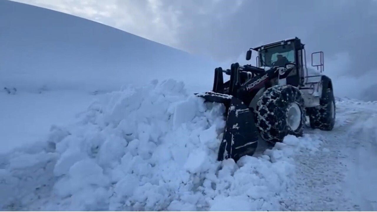 Şırnak'ta Karla Mücadele: Tünellerle Kapalı Yollar Açılıyor
