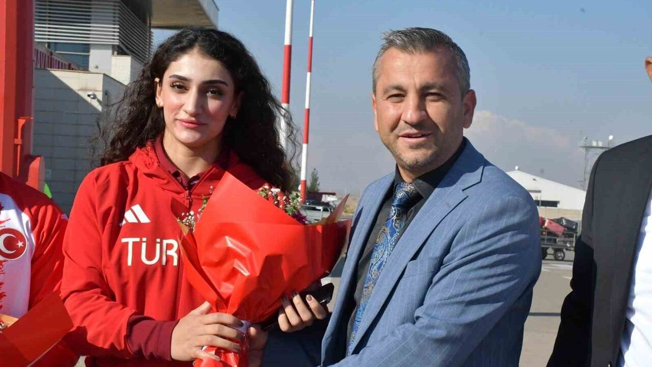 Şırnak'ta Milli Sporculara Coşkulu Karşılama