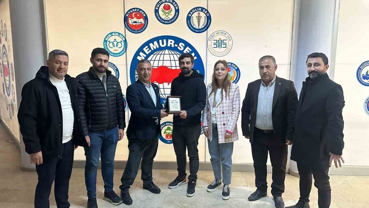 Şırnak'ta Sağlık-Sen Temsilcisi Halil İbrahim Sülü'ye Teşekkür Plaketi