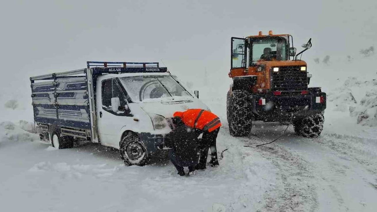 Şırnak’ta Yoğun Kar Alarmı: Kriz Masası Aktif, Yollar İçin Seferberlik