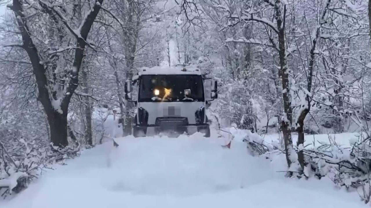 Şırnak'ta Yoğun Kar: Beytüşşebap ve Uludere'de Köy Yolları Kapandı