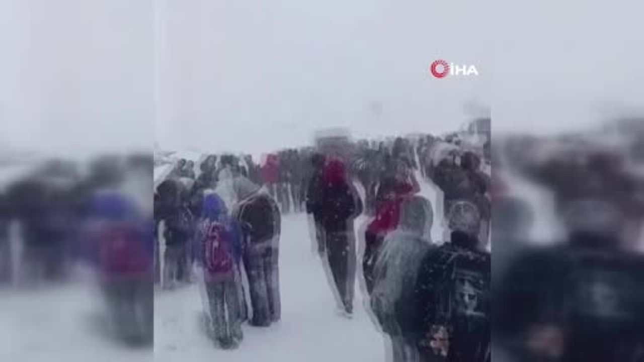 Şırnak'ta Yoğun Kar: Okullar Bölgesinde Öğrenciler Mahsur Kaldı