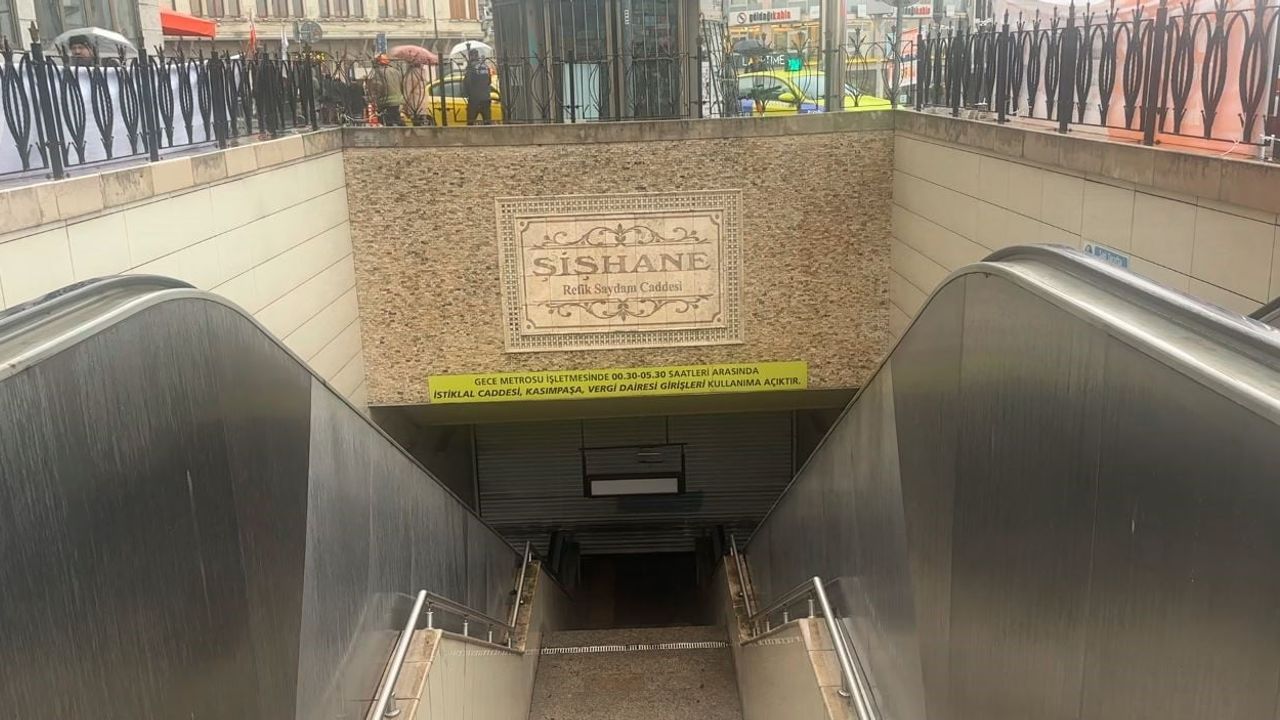 Şişhane Metro İstasyonunda Kişi Raylara Atlayarak İntihar Etti