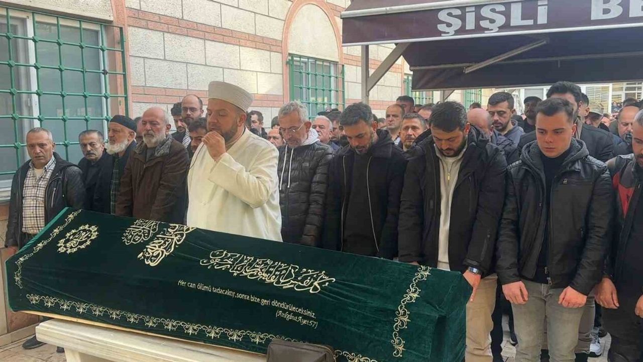 Şişli'de Kaldırıma Çıkan Otomobil: Hakan Dündar Toprağa Verildi