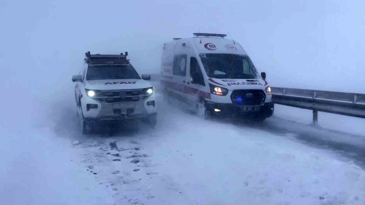 Sivas Sorguncuk'ta Zincirleme Kaza: 5 Araç, 4 Yaralı