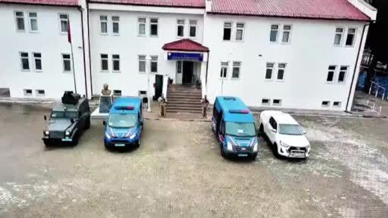 Sivas'ta 10 Kaçak Göçmen Yakalandı — Minibüste Gözaltı