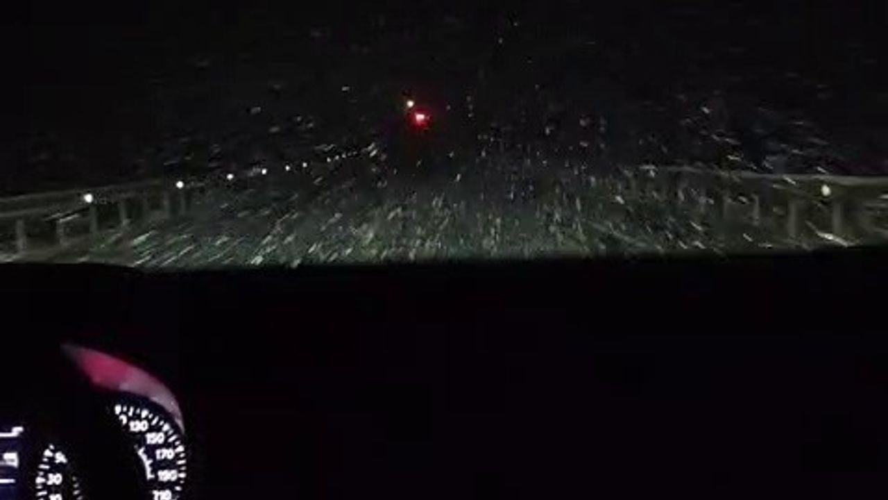 Sivas'ta 1750 Rakımlı Yağdonduran Geçidi'nde Kar Sürücülere Zor Anlar