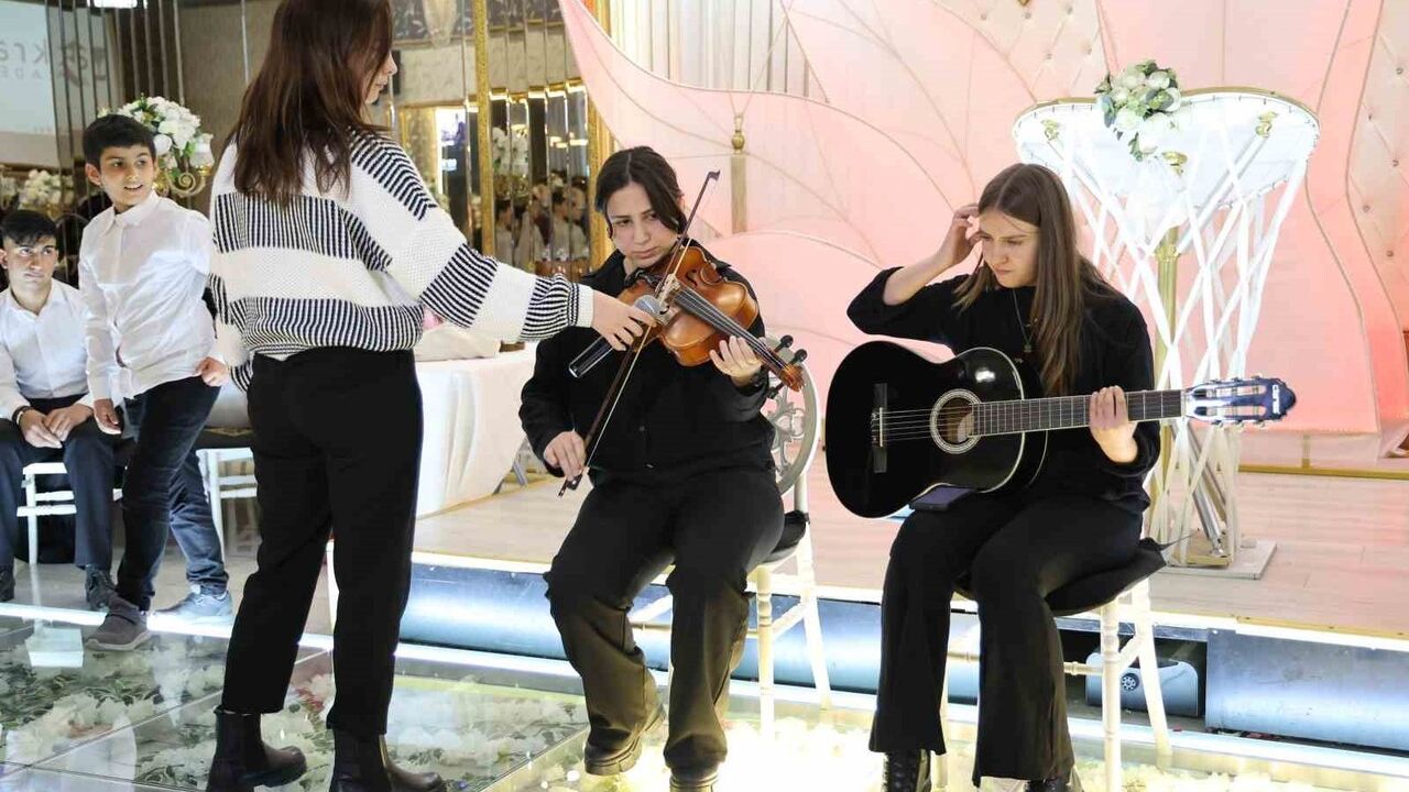 Sivas'ta Akran Akademi'den Farkındalık Gösterisi: Engelleri Kaldıran Öğrenciler Tam Not Aldı