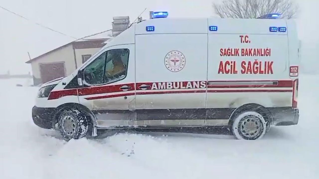 Sivas’ta Karla Kapanan Yolda Seferberlik: 33 Yaşındaki Hamile Z.B.'ye Ulaşıldı