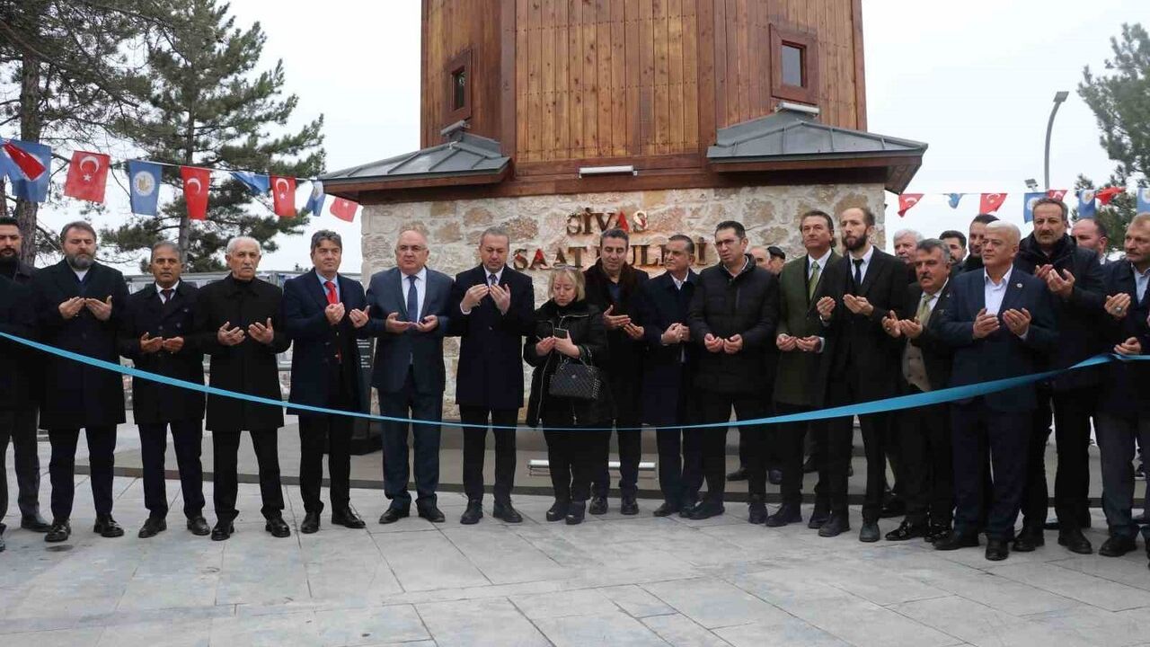 Sivas’ta Tarihi Saat Kulesi Aslına Uygun Yeniden İnşa Edildi