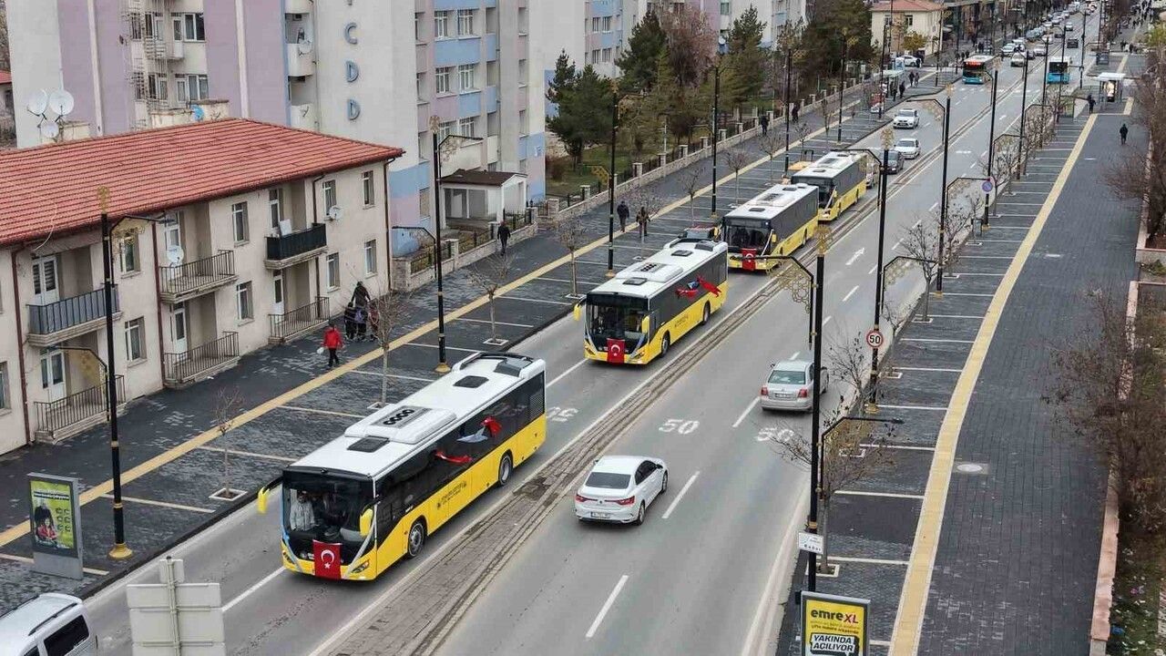 Sivas'ta ulaşım güçleniyor: 2 yeni 12 metrelik otobüs hizmette