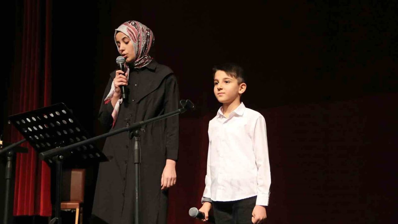 Sivas’ta Yavuz Bülent Bakiler Anısına Şiir ve Müzik Dinletisi