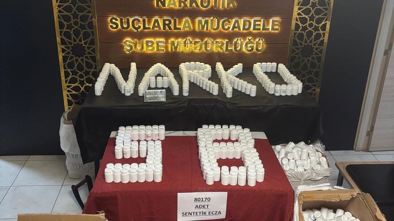 Sivas'ta yılbaşı öncesi narkotik operasyonu: 3 tutuklama, 80 bin 170 hap