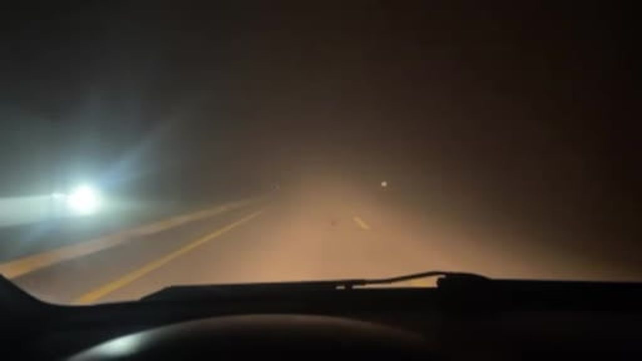 Sivas'ta Yoğun Sis Uçuşları Aksattı: İstanbul'dan Gelen Uçak Kayseri'ye Yönlendirildi