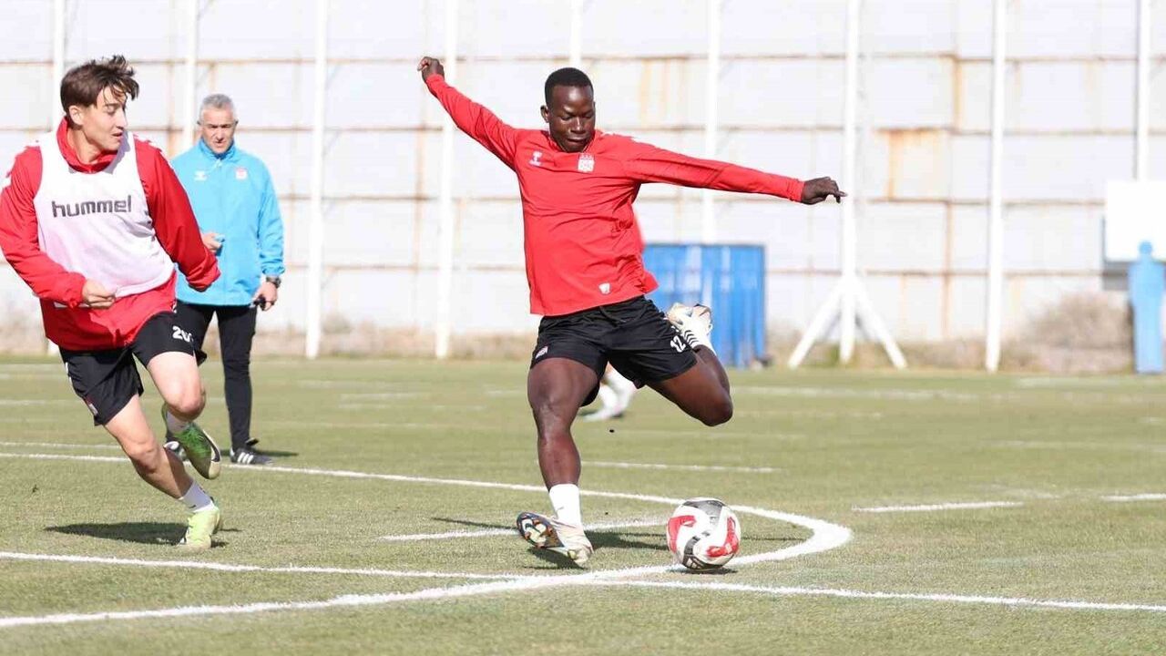 Sivasspor, Aliağa FK maçı hazırlıklarına başladı