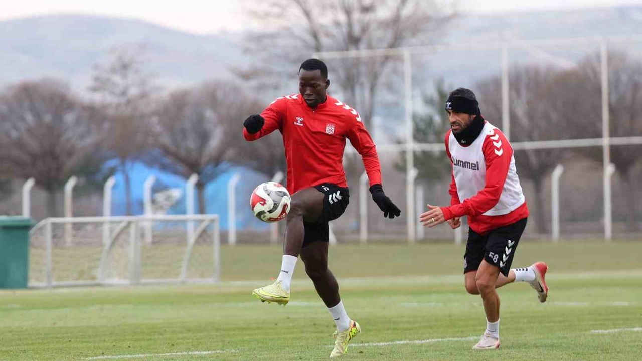 Sivasspor, Bandırmaspor Maçı Öncesi Hazırlıklarını Sürdürüyor - Trendyol 1. Lig 19. Hafta