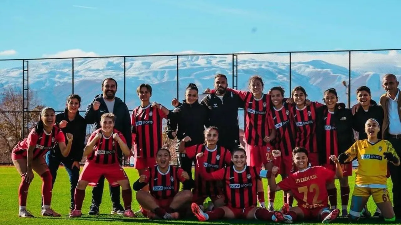 Siverek Kadınspor, Erzincan Gençler Gücü'nü 10-0 Yendi