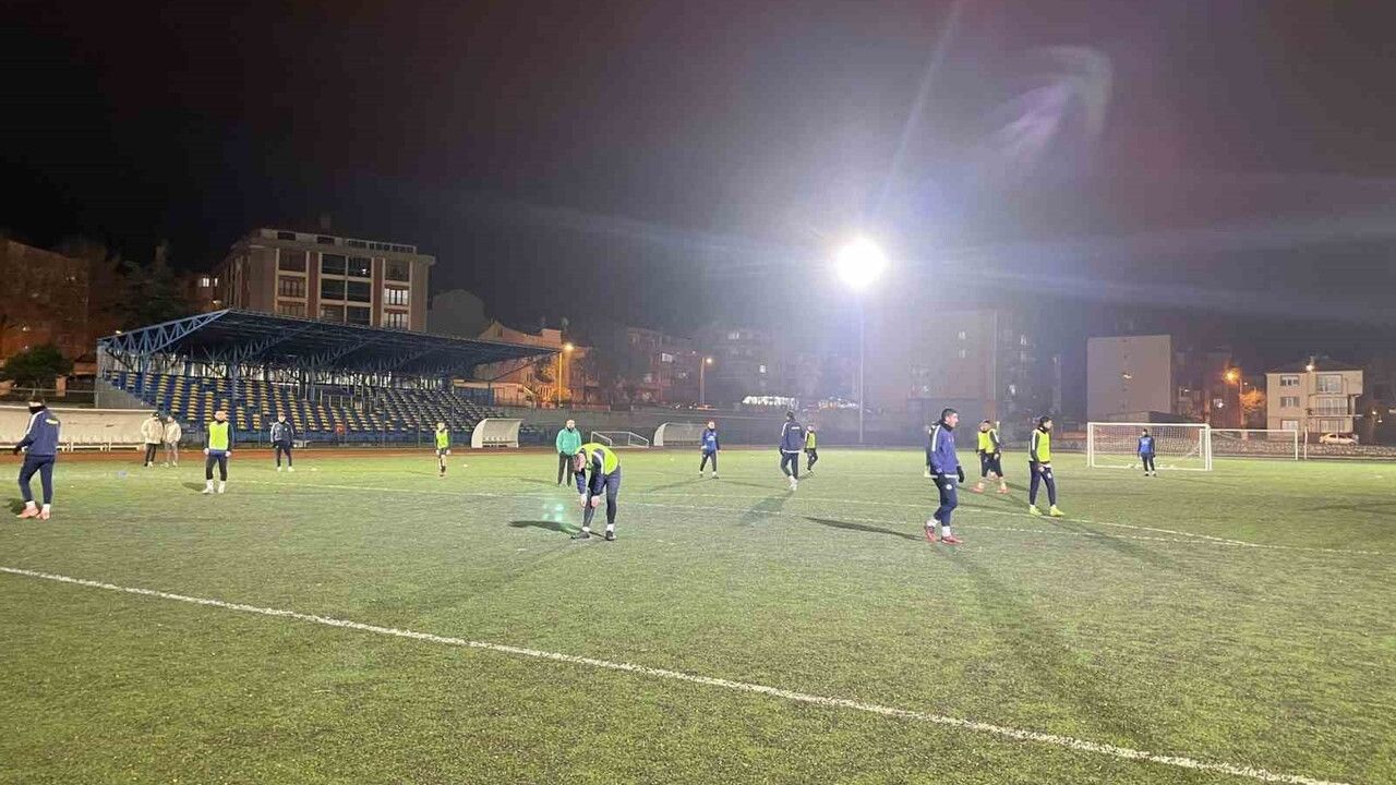 Söğütspor Eşme Belediyespor Hazırlıklarını Sürdürüyor