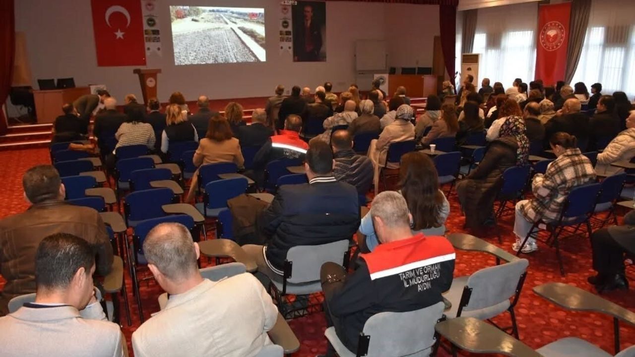 Söke'de Organik Pamuk Yetiştiriciliği Değerlendirme Toplantısı — Aydın 247 Bin Tonla 3. Sırada