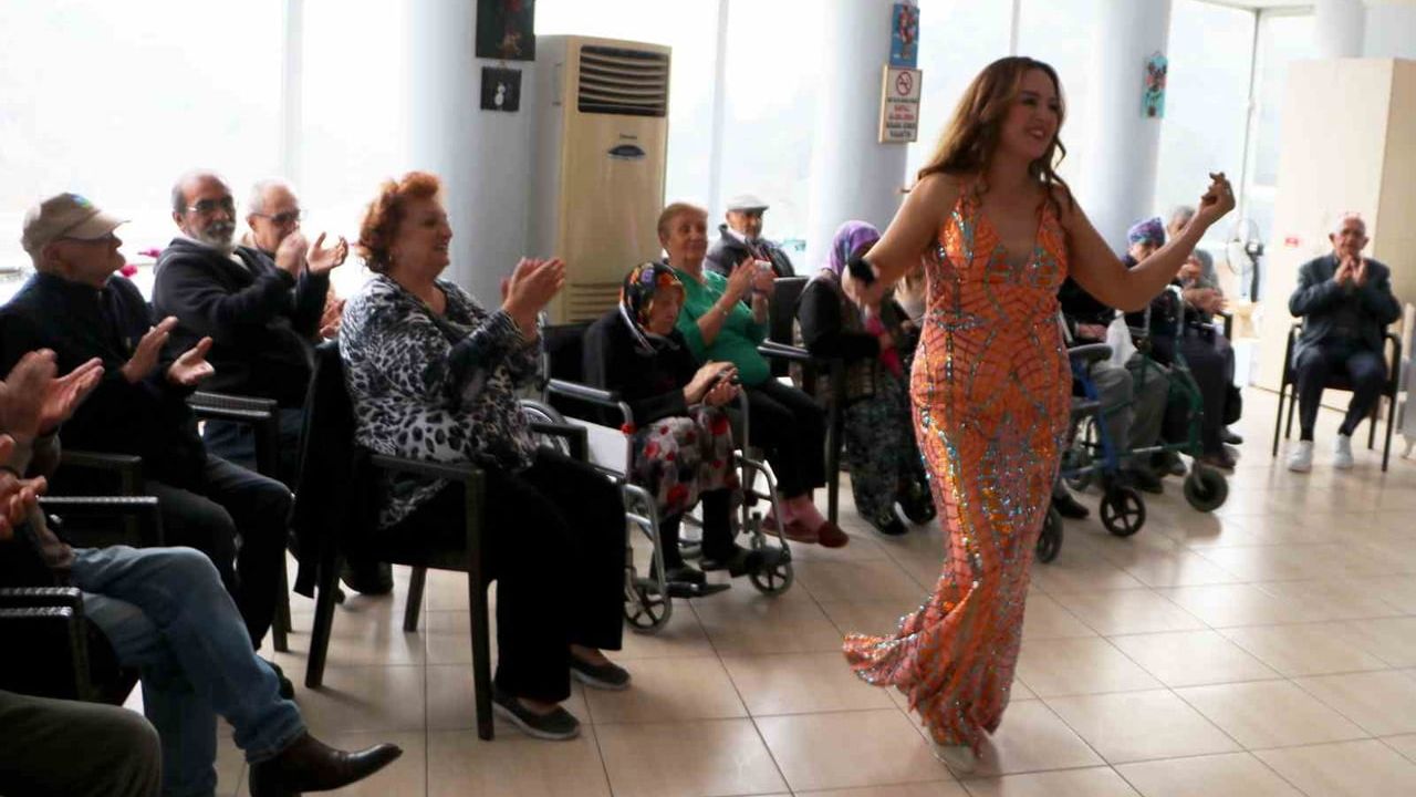 Söke Huzur Evi'nde Erken Yeni Yıl Coşkusu: Mini Konser ve Hediyeler