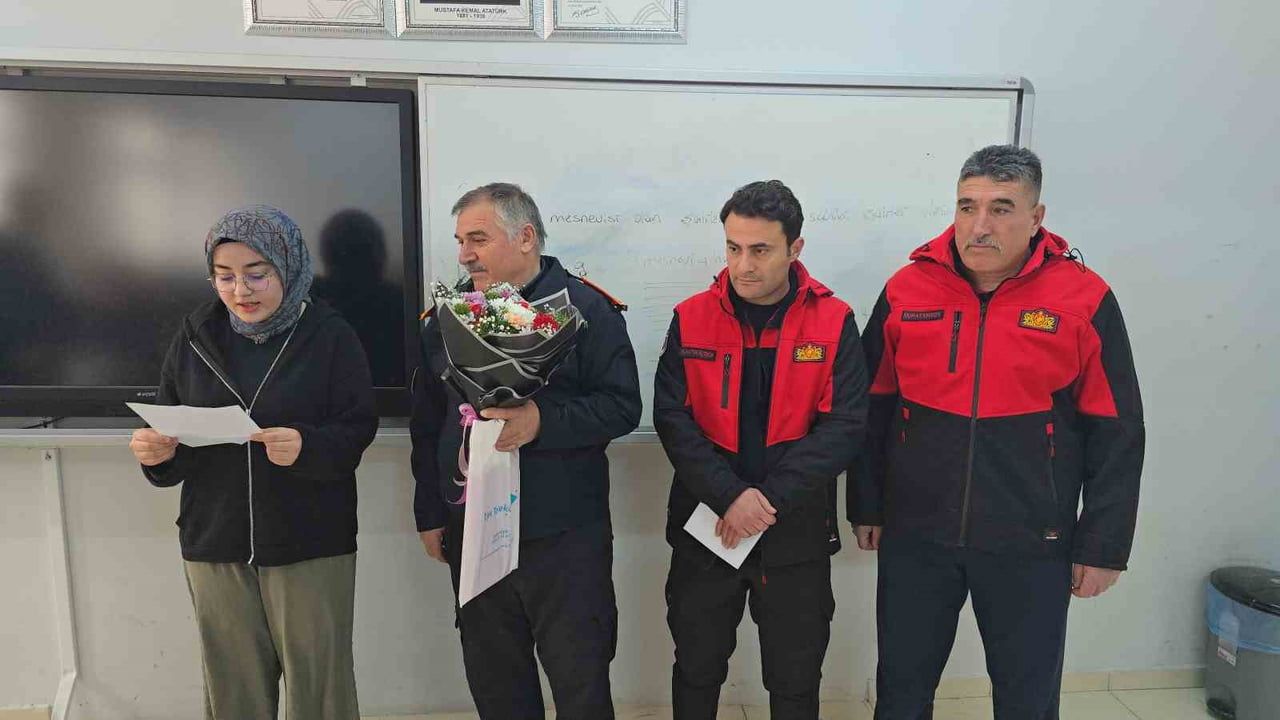 Sorgun Belediyesi İtfaiyesi, Belinay'a Okulda Sürpriz Yaptı