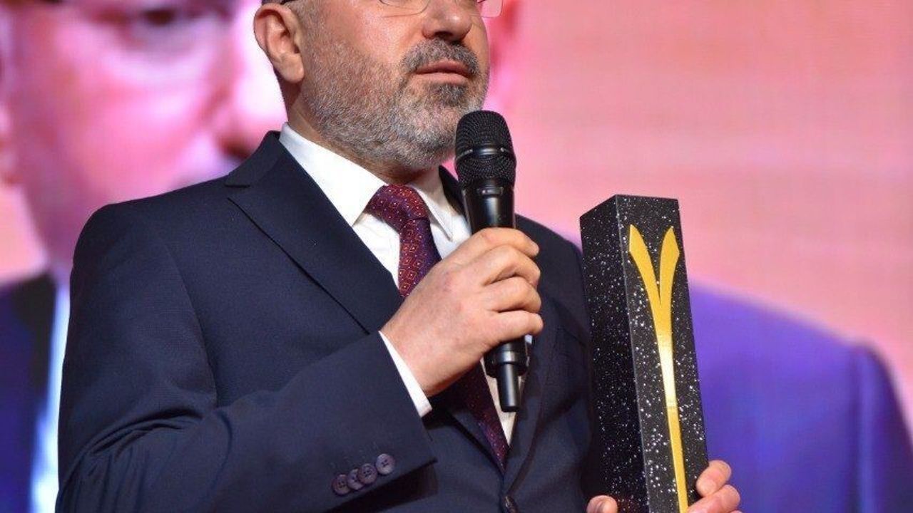 Sosyalfest'e Uluslararası Elmas Ödülleri'nden 'Yılın Gençlik Odaklı Bilim ve Toplumsal Etki Festivali' ödülü