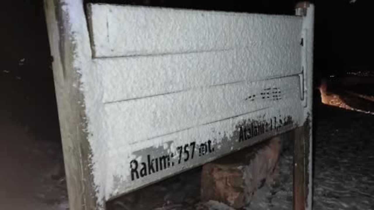 Spil Dağı'na Mevsimin İlk Karı: Zirvede 10-15 cm