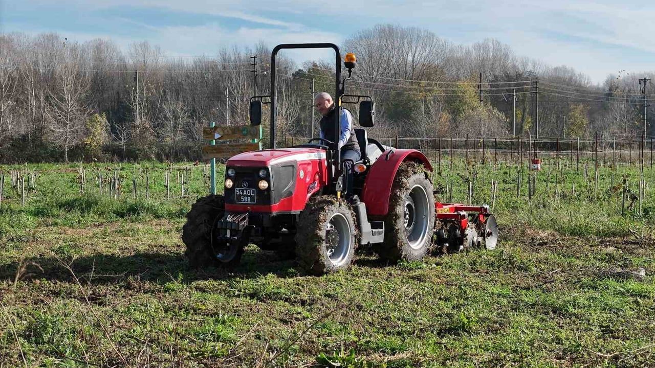 SUBÜ Ziraat Fakültesi'nde Dekan Direksiyon Başında: Traktörle Arazi Eğitimi