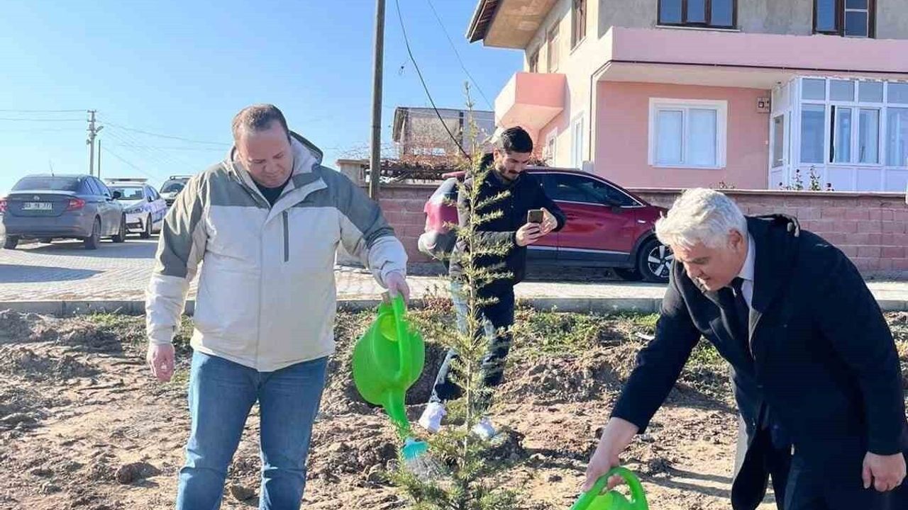 Şuhut'ta Emniyetten Hatıra Ormanı: 80 Ihlamur Fidanı Dikildi