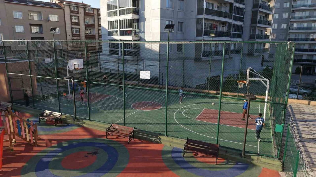 Sultangazi'de D Caddesi Zeminaltı Otopark ve Tesis Hizmete Açıldı