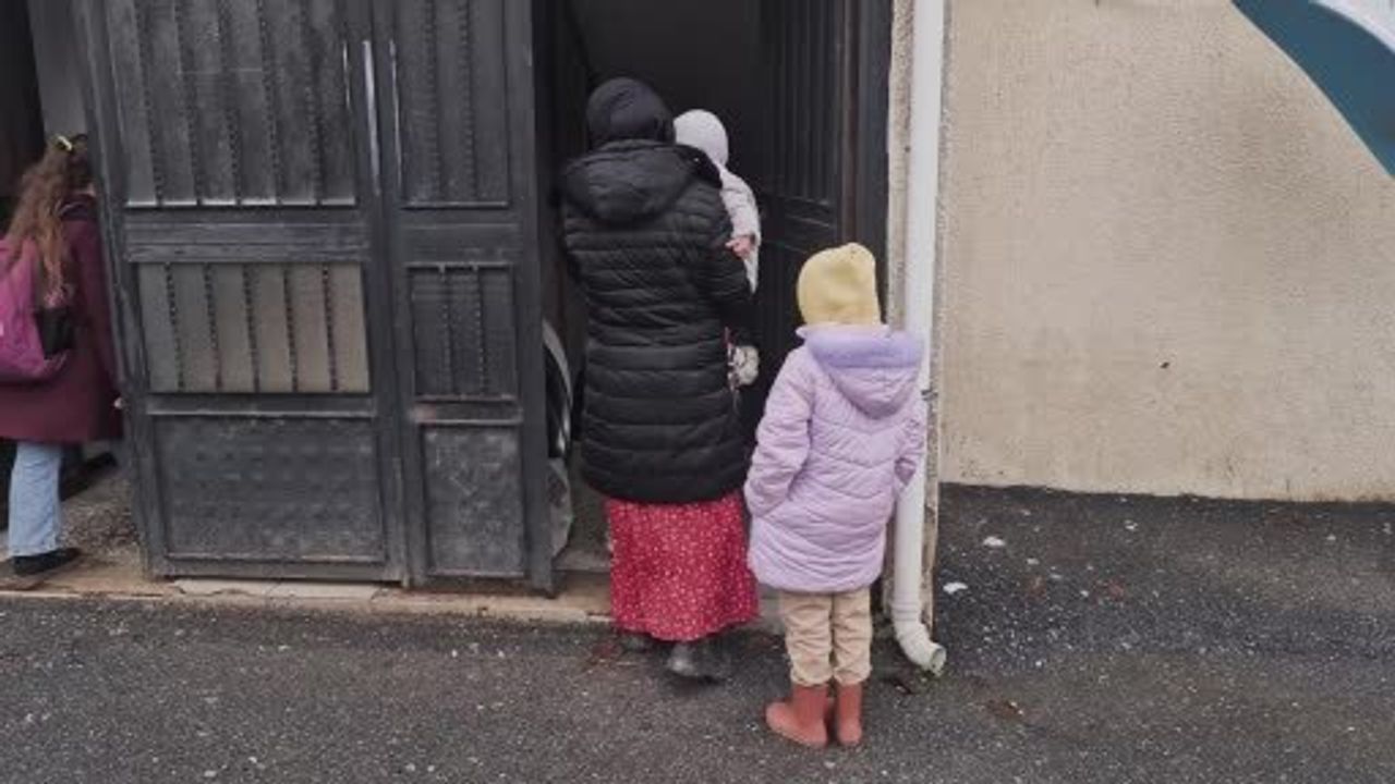 Sultangazi'de 'Gönül Köprüsü' Açıldı — Paranın Geçmediği Giyim Mağazası