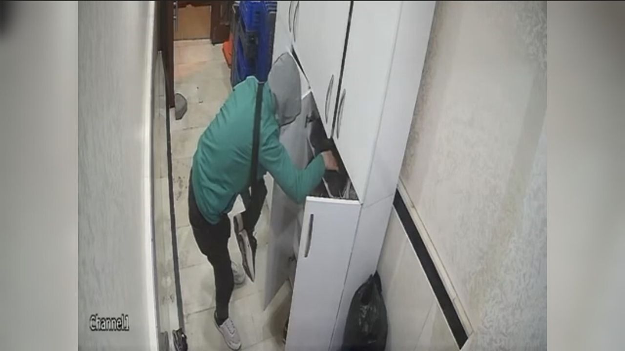 Sultangazi'de Kapüşonlu Hırsızlar: Onlarca Çift Ayakkabı Çaldılar