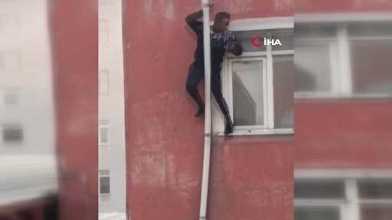 Sultangazi'de Yangın Dehşeti: Boruya Tutunan Adamın 3. Kattan Düşme Anı Kamerada