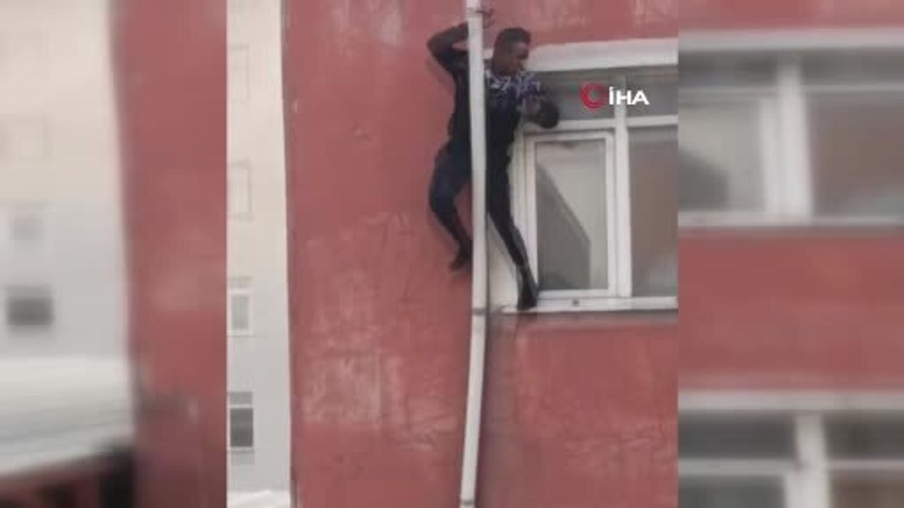 Sultangazi'de Yangın Dehşeti: Su Borusuna Tutunan Adamın Düşme Anı Kamerada