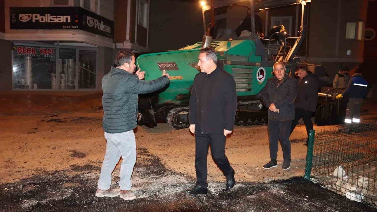 Sungurlu’da Gece-Gündüz Sıcak Asfalt Mesaisi Sürüyor