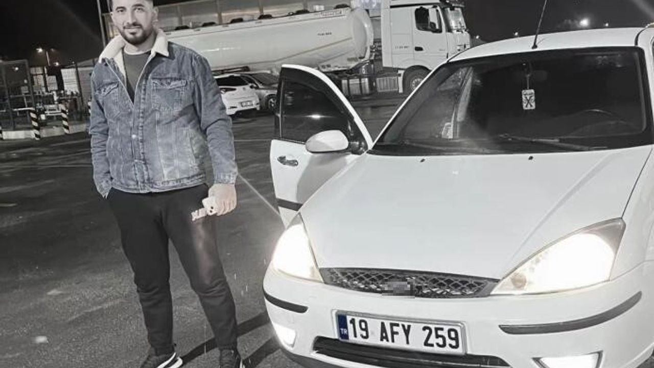 Sungurlu'da otomobil tıra çarptı: 1 ölü, sürücü canlı yayındaydı