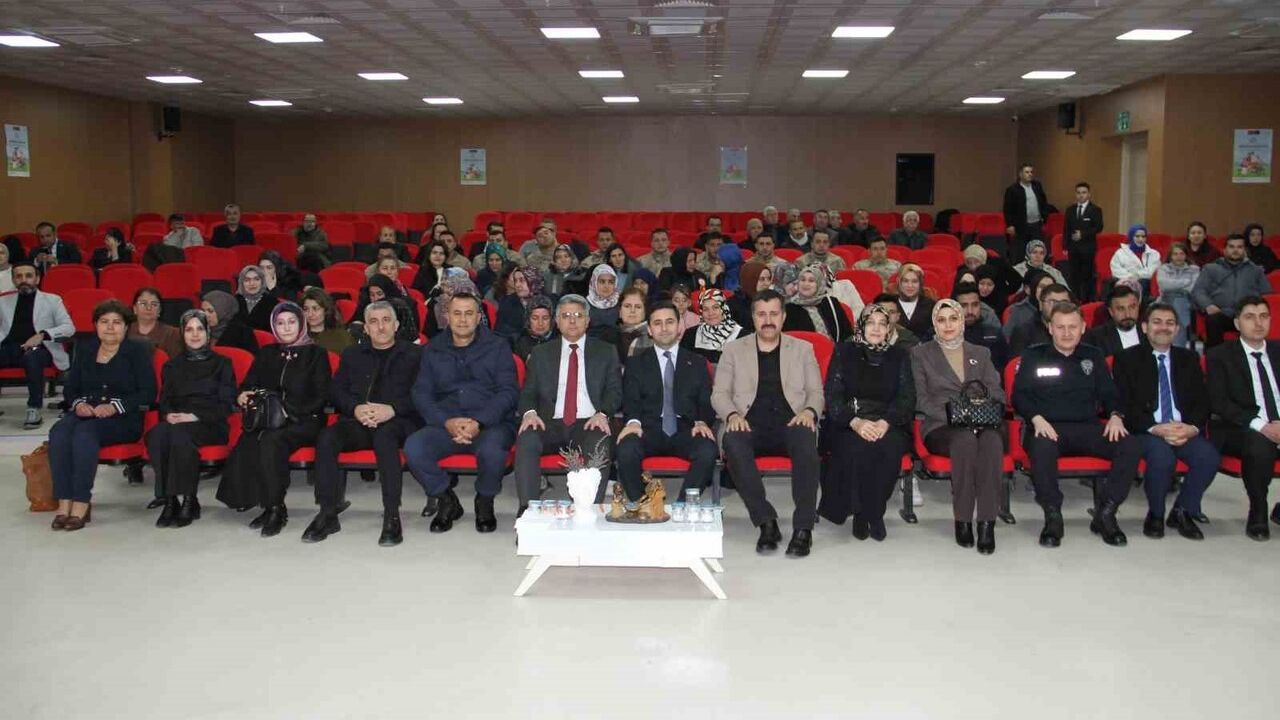 Suşehri'de 'Koruyucu Aile' Programı: Vatandaşlar Bilgilendirildi