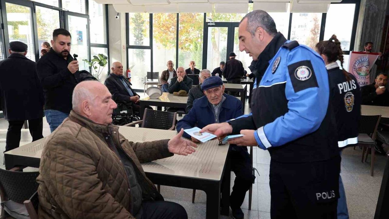 Talas Belediyesi'nden Selçuklu Evi'nde Akıllı Telefon ve Dolandırıcılık Eğitimi