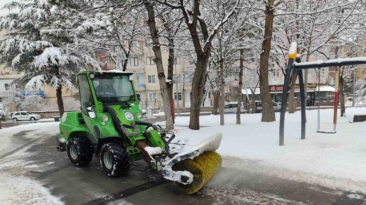 Talas’ta Kar Teyakkuzu: Ekipler 7/24 Yollarda