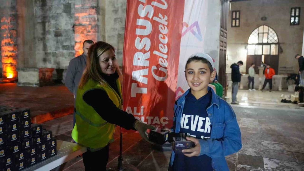 Tarsus'ta Regaib Kandili'nde Kandil Simidiyle Dayanışma