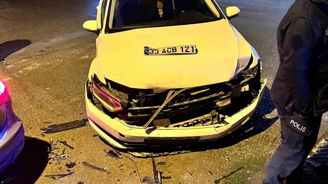 Tarsus’ta Trafik Kazası: 2 Yaralı