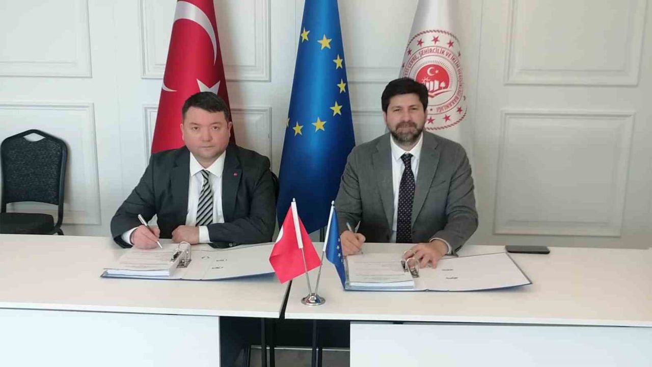 Tarsus’ta Yeşil Çatı Dönemi: CCGP-078 Projesi Hibe Sözleşmesi İmzalandı