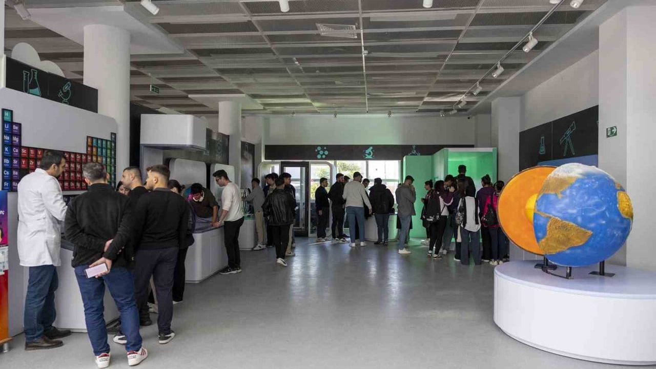 Tarsus Üniversitesi Öğrencileri Mercan Bilim Merkezi’nde İklim ve Uzayla Buluştu