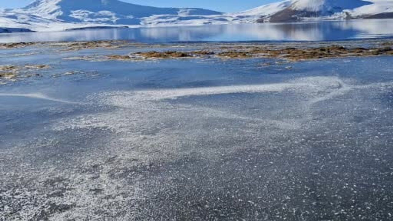 Taşlıçay Balık Gölü kısmen buz tuttu — 2 bin 241 metre rakımda buzlanma