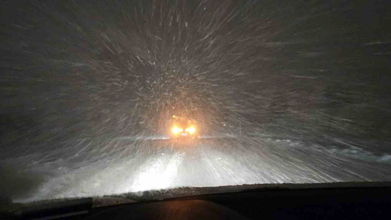 Tatvan'da Kar Ulaşımı Vurdu: 40 Köy ve 32 Mezra Yolu Kapandı