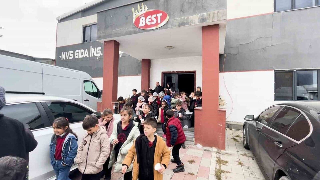 Tatvan'da Öğrenciler Yoğurt Fabrikasını Gezdi — Yerli Üretime İlgi