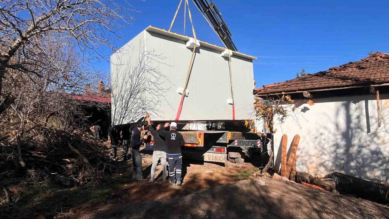 Tavas Belediyesi'nden Fırlayış Ailesine Konteyner Ev Desteği